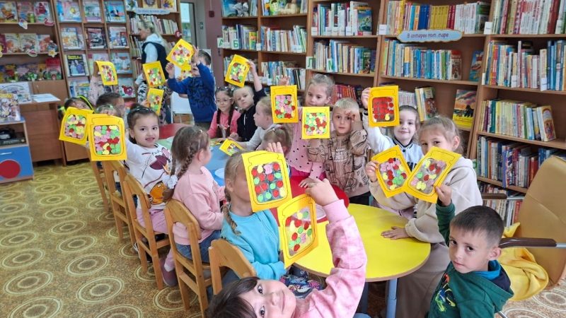 Путешествие в мир книг: дошкольники посетили городскую библиотеку