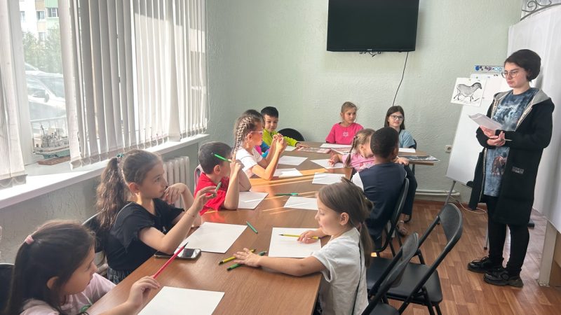 Тучковские ребята переводили на бумагу наскальную живопись