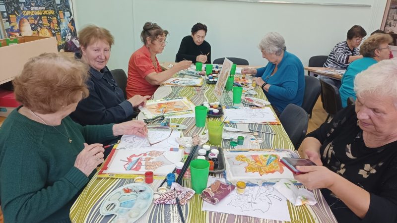 В Тучково провели урок рисования «Осенний пейзаж»