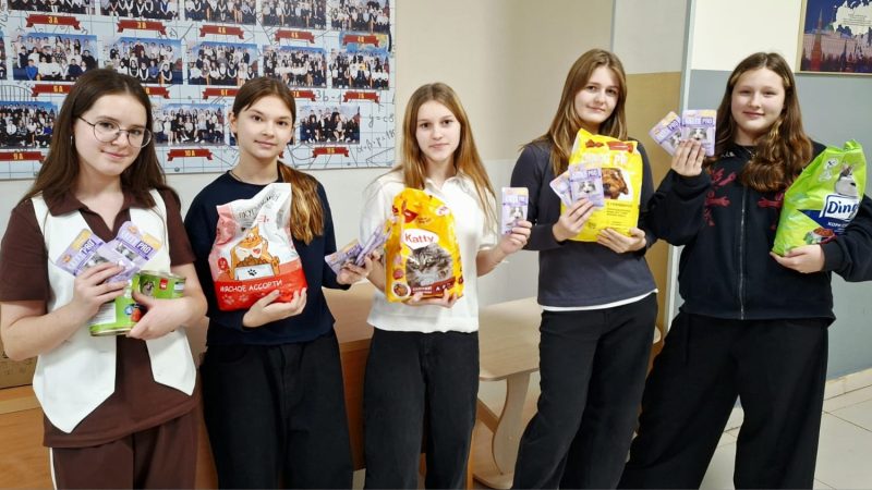 Первоклассники Тучковской школы поздравили отцов с предстоящим праздником