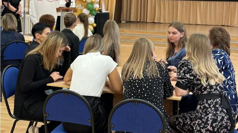 Учителей Рузской школы №3 поздравили с профессиональным праздником