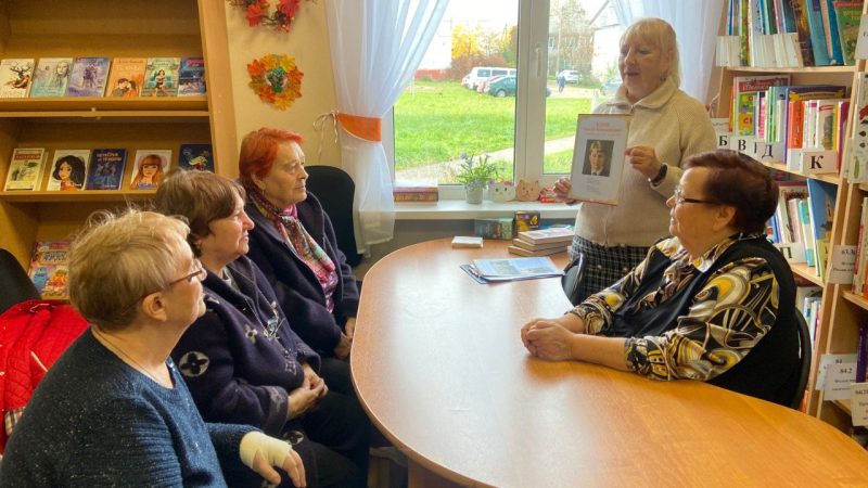 Орешковским долголетам рассказали о творчестве Есенина