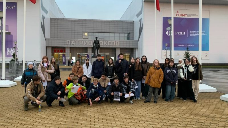 Тучковские школьники наблюдали за битвой роботов