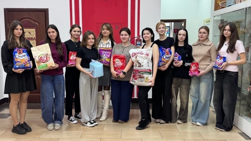 Приюту для бездомных животных помогли студенты МГКИ