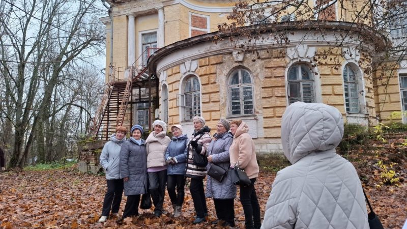 Старинные усадьбы Рузского округа посетили участники ансамбля «Ретро»