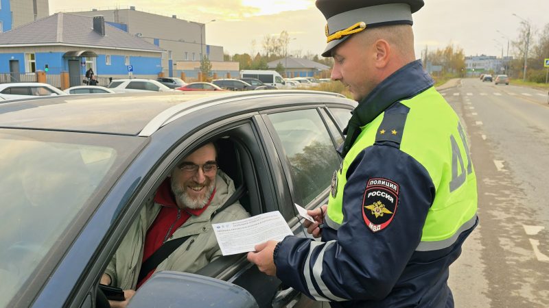 Сотрудники Госавтоинспекции напомнили ружанам о правилах перевозки детей