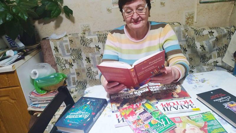 Активное долголетие: Покровская сельская библиотека помогает читателям старшего поколения