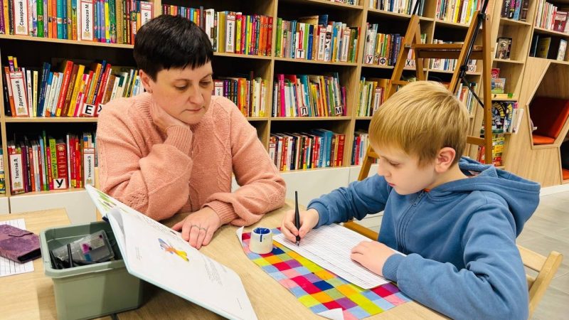 В Рузской центральной библиотеке состоялось занятие в студии красивого письма «Каллиграфия»