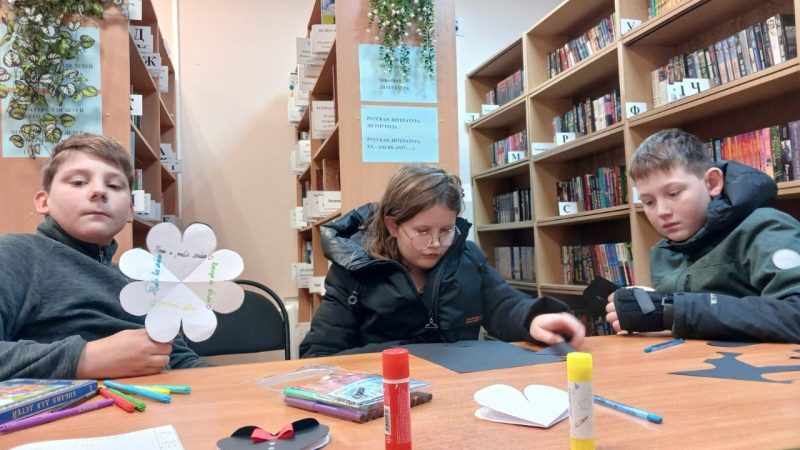 В Орешковской библиотеке прошел мастер-класс «Подарок папе»