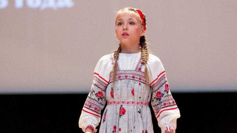 Участница рузского коллектива «Клипса-Калипса» Алиса Урманова приняла участие в конкурсе «Литературная осень»