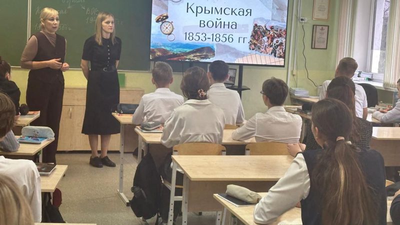 Партийцы рассказали школьникам о Крымской войне
