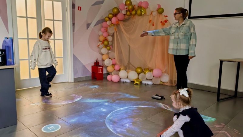 Интерактивный пол «Шаг в будущее»: весёлые игры в Рузской центральной библиотеке