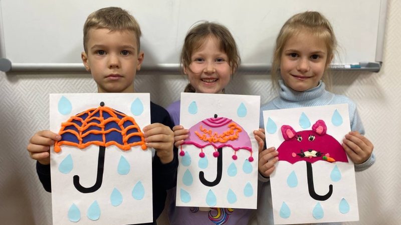 Мастер-класс по созданию дизайна зонтика из пластилина прошел в Тучково