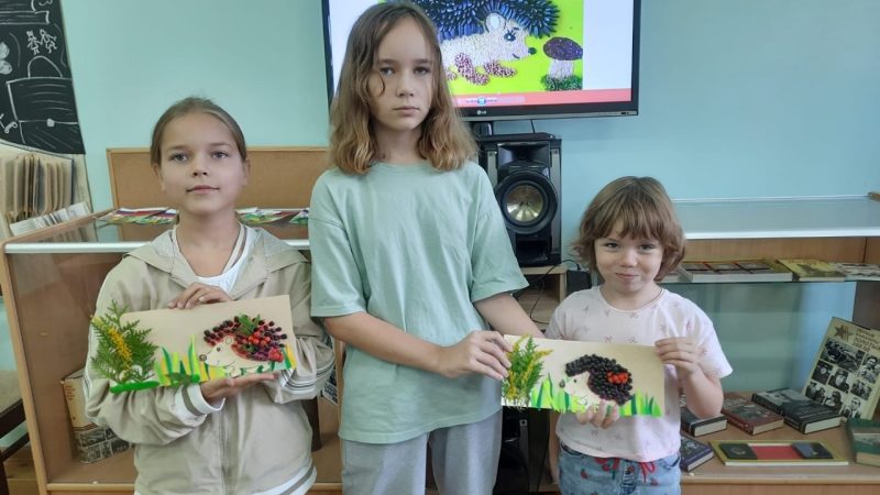 В Тучковской библиотеке мастерили поделки из природных материалов