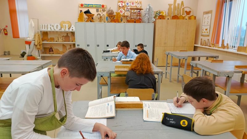 Урок технологии: знакомство с основами работы в школьной мастерской