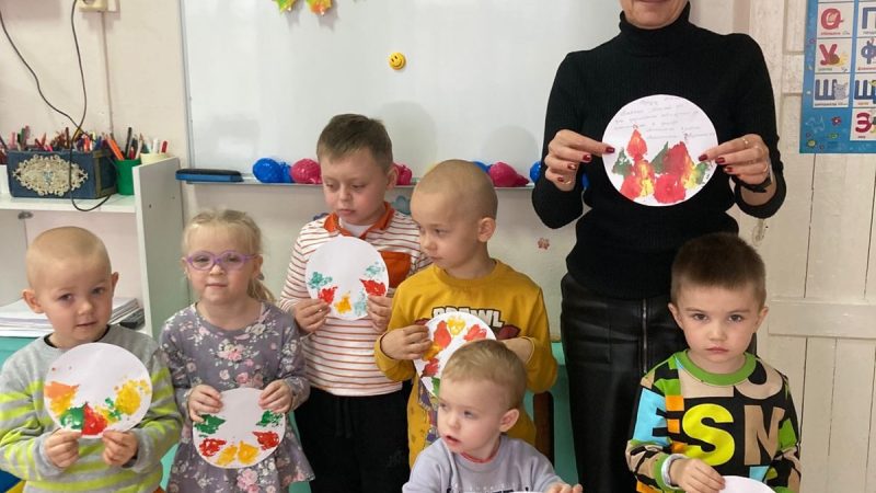 «Осенний лес» в красках: творческое занятие в дошкольной группе Лидино