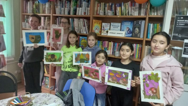 В Тучковской поселковой библиотеке прошел мастер-класс по созданию осенних аппликаций