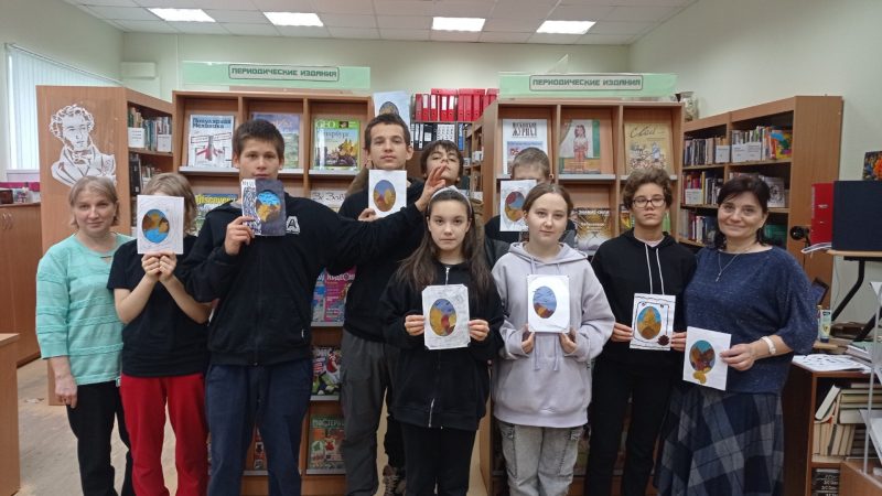 Сотрудники Тучковской поселковой библиотеки провели мастер-класс «Осенний сюжет»