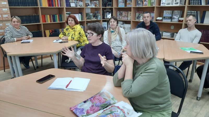 В Тучковской поселковой библиотеке прошло первое занятие клуба по интересам «Ландшафтный дизайн»