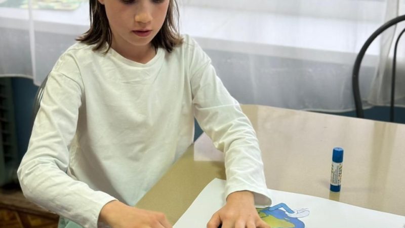 Творческий день добра: дети «Созвездия» создали плакат в защиту животных