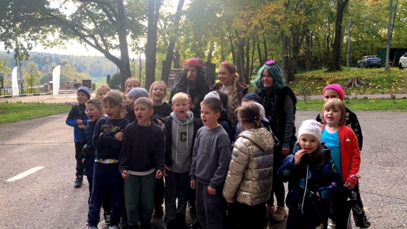 Ученики 2В класса Тучковской СОШ №1 покорили сказочный квест в Рузском парке