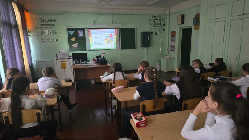 Безопасность на дорогах: в школе №3 прошёл социальный раунд «Засветись»