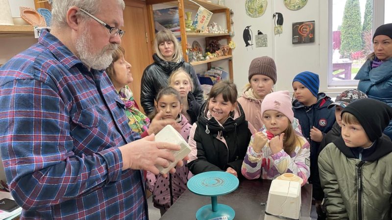 Путешествие в мир керамики: ученики 3Э класса побывали в усадьбе «Пуршевские дали»