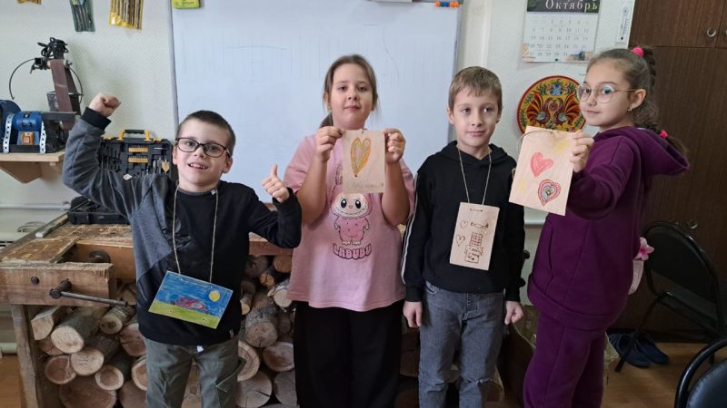 В Тучково прошел мастер-класс «Подарок любимому учителю»