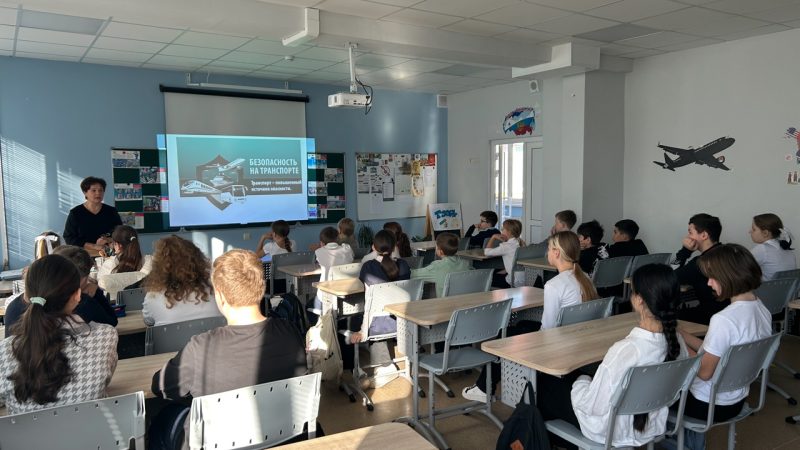 Для юных тучковцев провели занятие по транспортной безопасности