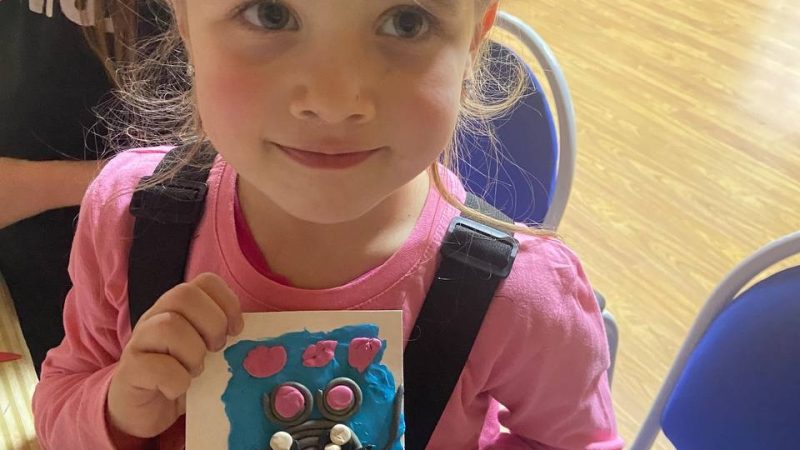 В Орешкинском СК прошёл мастер-класс по лепке «Мышка с сыром»