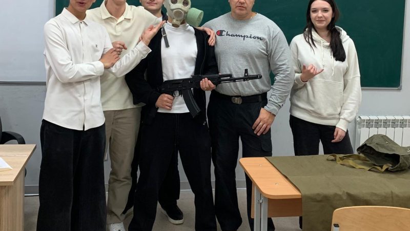 Учения по РХБЗ: школьники отработали навыки безопасности