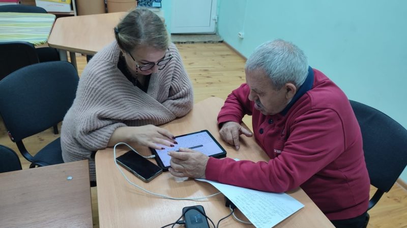 Сотрудники Тучковской поселковой библиотеки провели индивидуальное занятие по компьютерной грамотности