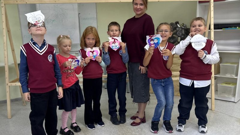 В Нестеровском лицее мастерили поделки ко Дню пожилого человека