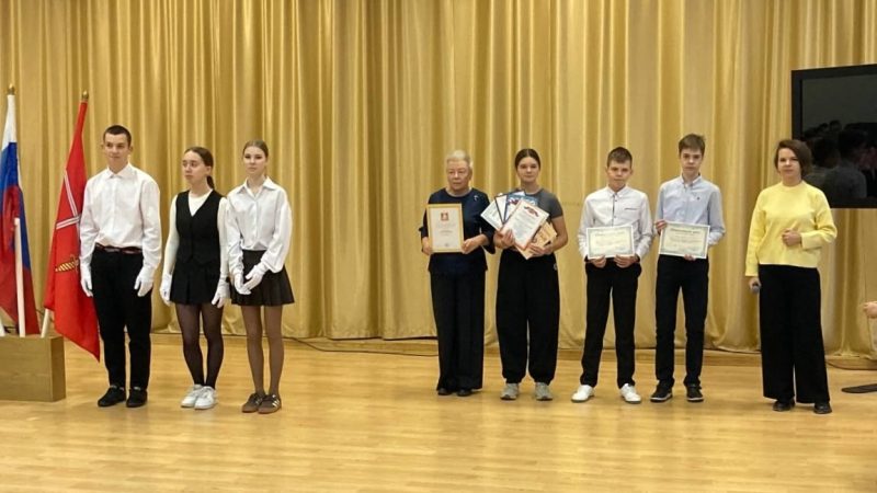 Торжественная линейка в Гимназии №1: чествование лучших учеников