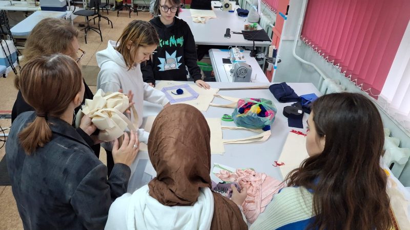 Будущие швеи: девятиклассницы Тучковской школы познакомились с профессией
