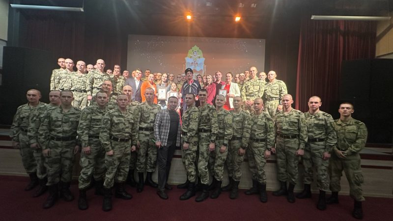 Артистка из Беляной Горы подарила осеннее настроение отдыхающим санатория