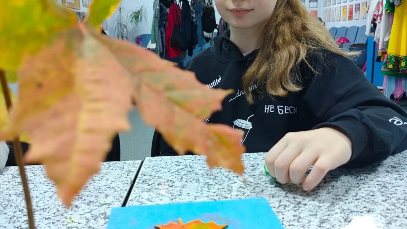 Осенняя красота в красках: мастер-класс в ДК «Юбилейный»