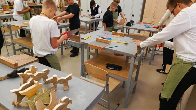 Мастера‑первооткрыватели: семиклассники создали деревянные игрушки