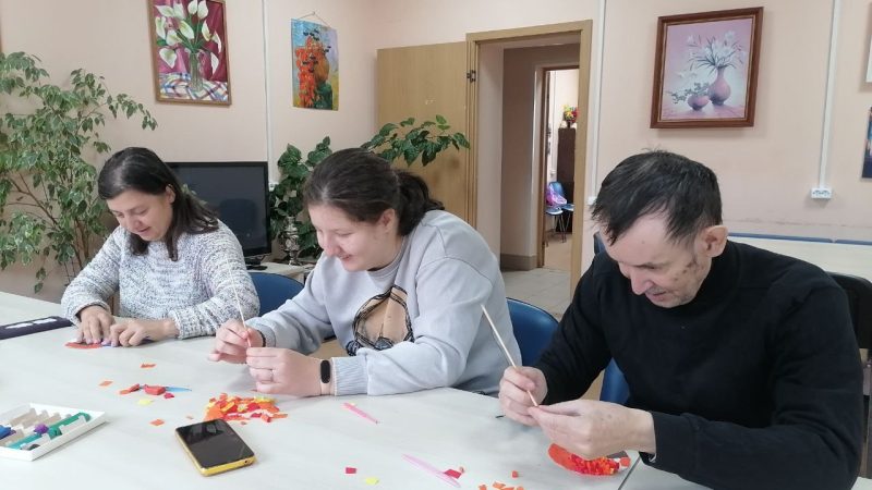 Мастер-класс «Краски осени» для участников инклюзивной студии «Без границ»