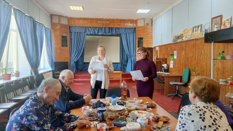 В Златоустовской библиотеке провели программу «С улыбкой по жизни»