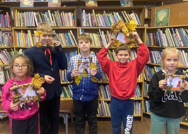 Мастер-класс «Весёлые портреты» в Дороховской библиотеке