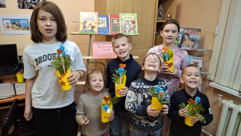 Мастер-класс «Мама — сердце семьи» в Старорузской сельской библиотеке