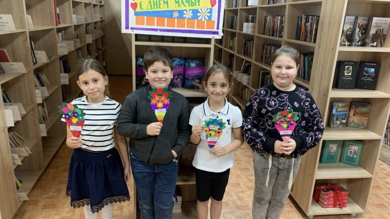 Мастер-класс «Открытка для мамы» в Никольской библиотеке