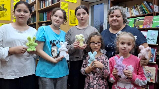 В Дороховской библиотеке создавали волшебство из синельной проволоки