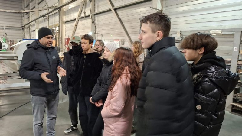 Тучковские школьники побывали на крупном производственном предприятии
