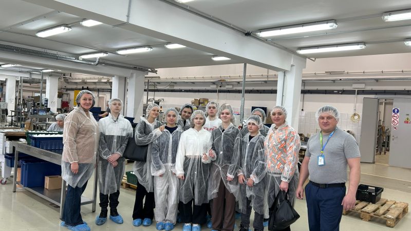 Тучковские школьники ознакомились с производством косметических средств и БАДов