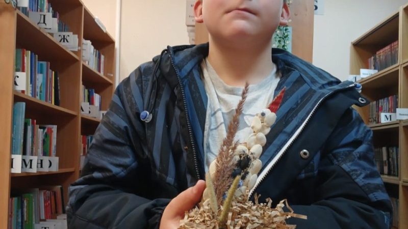 Юные орешковцы мастерили аиста