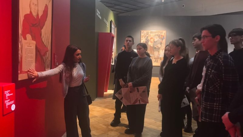 Ученики СОШ №2 г. Рузы посетили выставку о Великой Победе в Третьяковской галерее