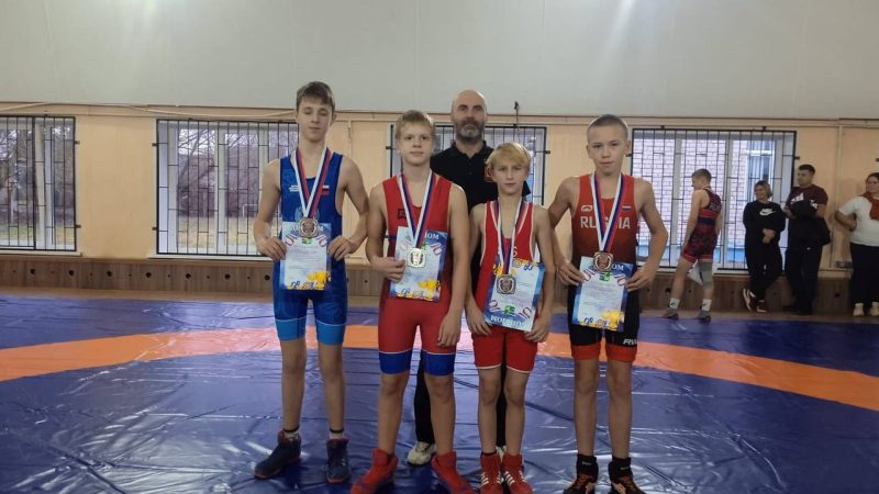 Ружане достойно выступили на соревнованиях по вольной борьбе