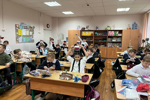 Рузские школьники делали открытки ко Дню народного единства